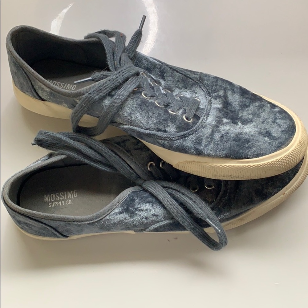BLUE VELVET SNEAKERS